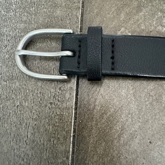 TARGET Black Thin Faux Leather Belt Hole Detailing Womans Size L Silver Buckle - Picture 3 of 7